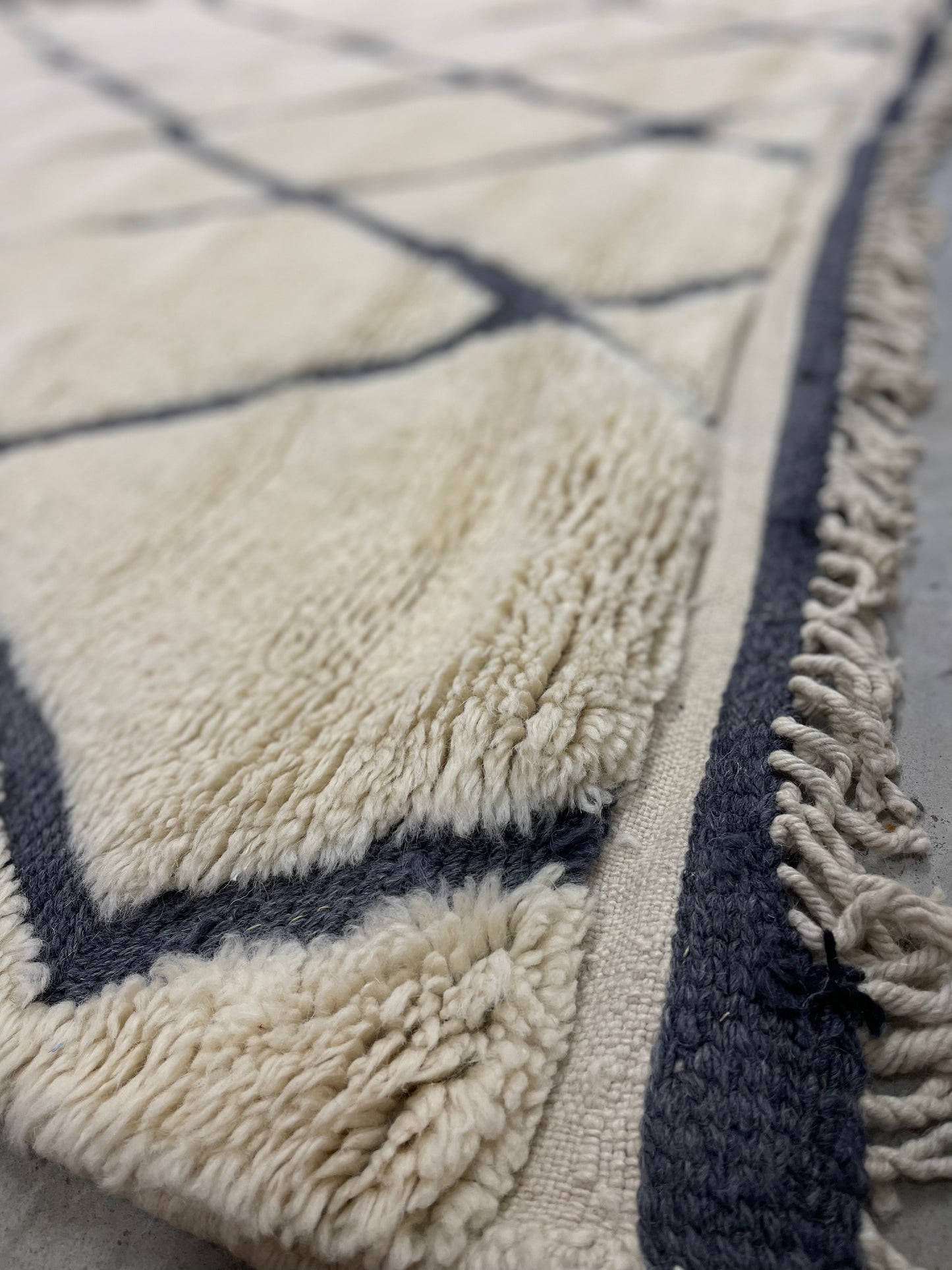 Tapis losanges noirs- SD8-183cm x 250cm